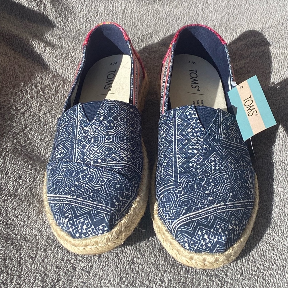 Toms flats, size 7, NWT